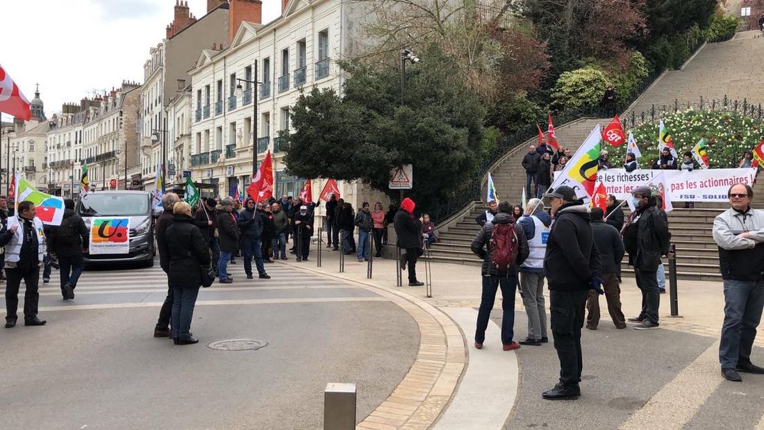 Moins de 200 manifestants à Blois